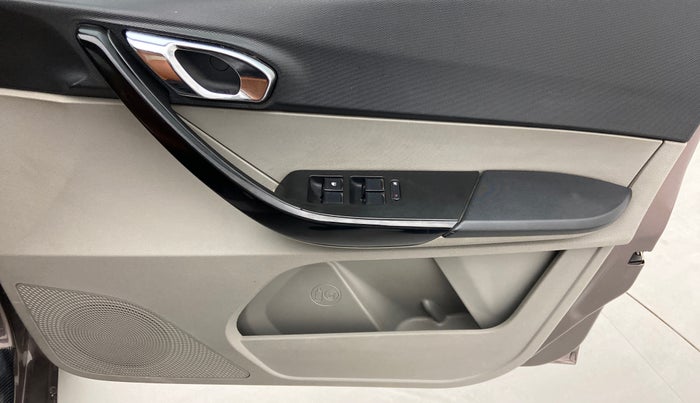 2018 Tata Tiago XZA PETROL, Petrol, Automatic, 76,564 km, Driver Side Door Panels Control