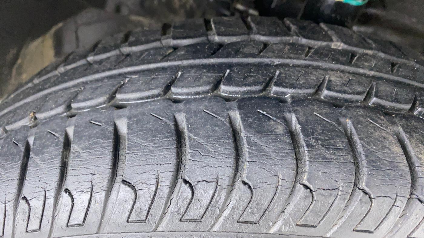 2014 Maruti Wagon R 1.0 VXI, Petrol, Manual, 20,969 km, Right Front Tyre Tread