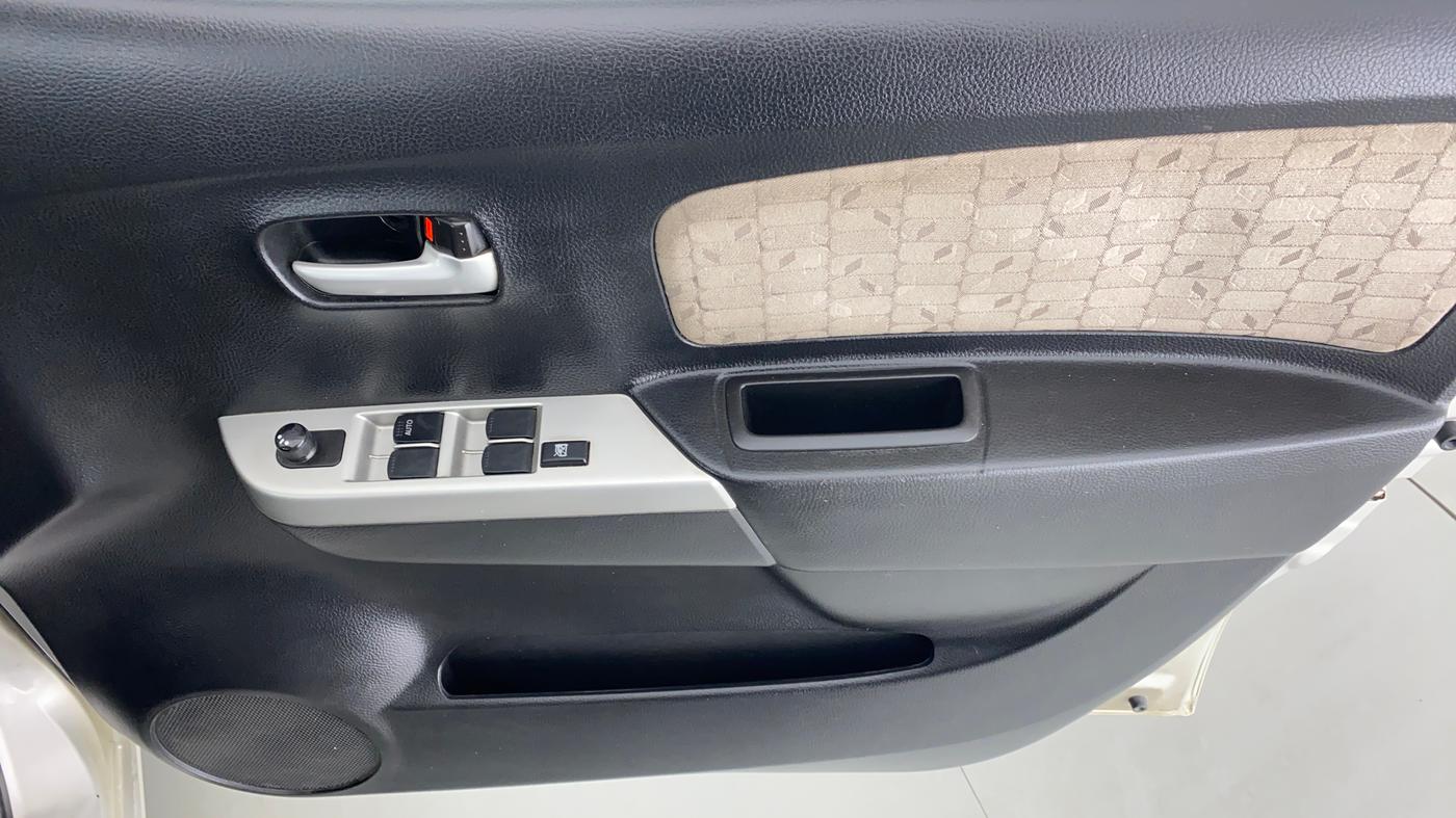 2014 Maruti Wagon R 1.0 VXI, Petrol, Manual, 20,969 km, Driver Side Door Panels Control