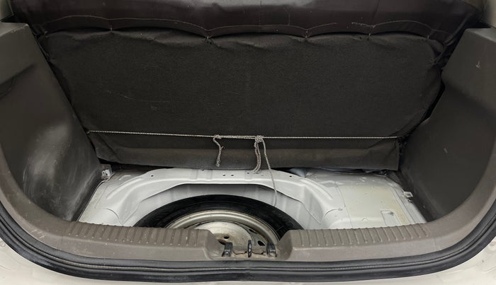 2015 Hyundai i10 MAGNA 1.1, Petrol, Manual, 43,839 km, Boot Inside