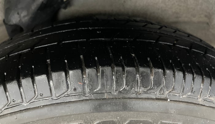 2015 Hyundai i10 MAGNA 1.1, Petrol, Manual, 43,839 km, Left Rear Tyre Tread