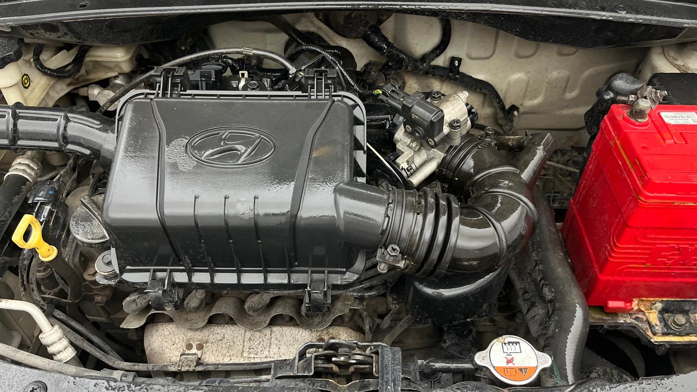 2015 Hyundai i10 MAGNA 1.1, Petrol, Manual, 43,974 km, Engine View