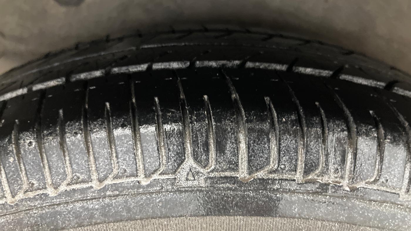 2015 Hyundai i10 MAGNA 1.1, Petrol, Manual, 43,974 km, Right Rear Tyre Tread