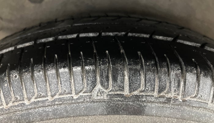 2015 Hyundai i10 MAGNA 1.1, Petrol, Manual, 43,839 km, Right Rear Tyre Tread