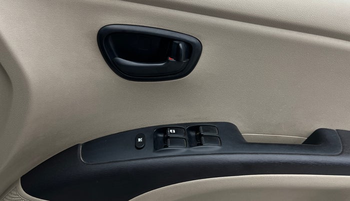 2015 Hyundai i10 MAGNA 1.1, Petrol, Manual, 43,839 km, Driver Side Door Panels Control