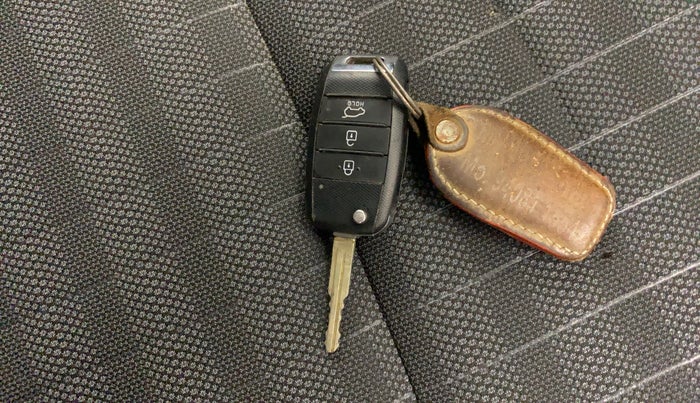 2020 KIA SONET HTK PLUS 1.5, Diesel, Manual, 1,14,965 km, Key Close Up