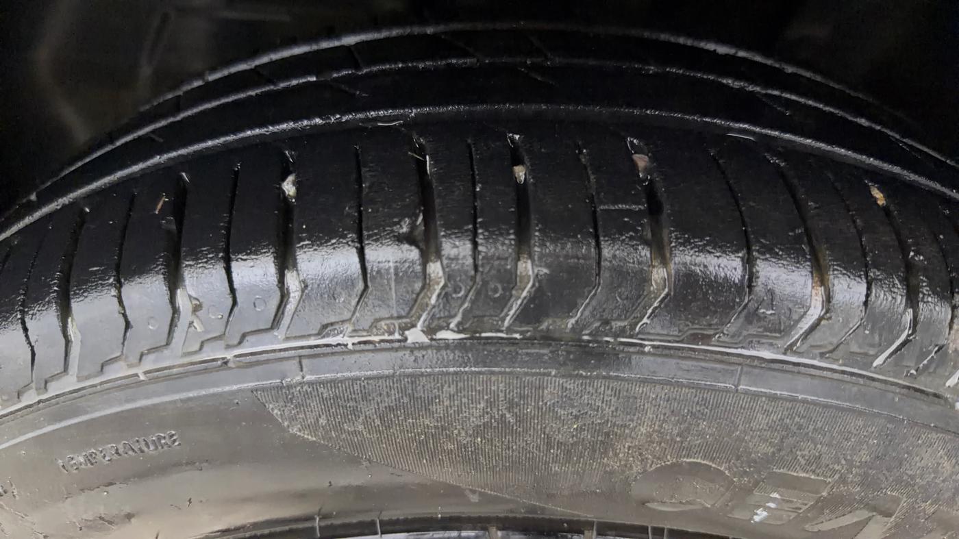 2021 Tata PUNCH ADVENTURE MT, CNG, Manual, 50,698 km, Left Front Tyre Tread