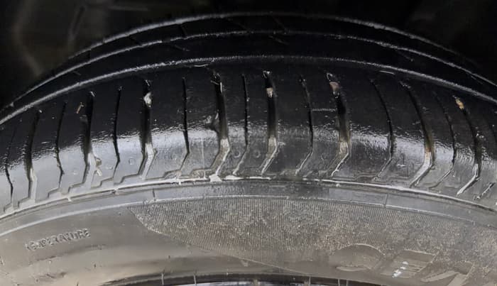 2021 Tata PUNCH ADVENTURE MT, CNG, Manual, 50,698 km, Left Front Tyre Tread