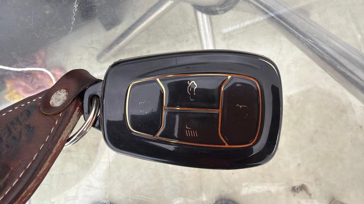 2024 Tata NEXON FEARLESS + SUNROOF DCA DUAL TONE 1.2 PETROL, Petrol, Automatic, 15,517 km, Key Close Up