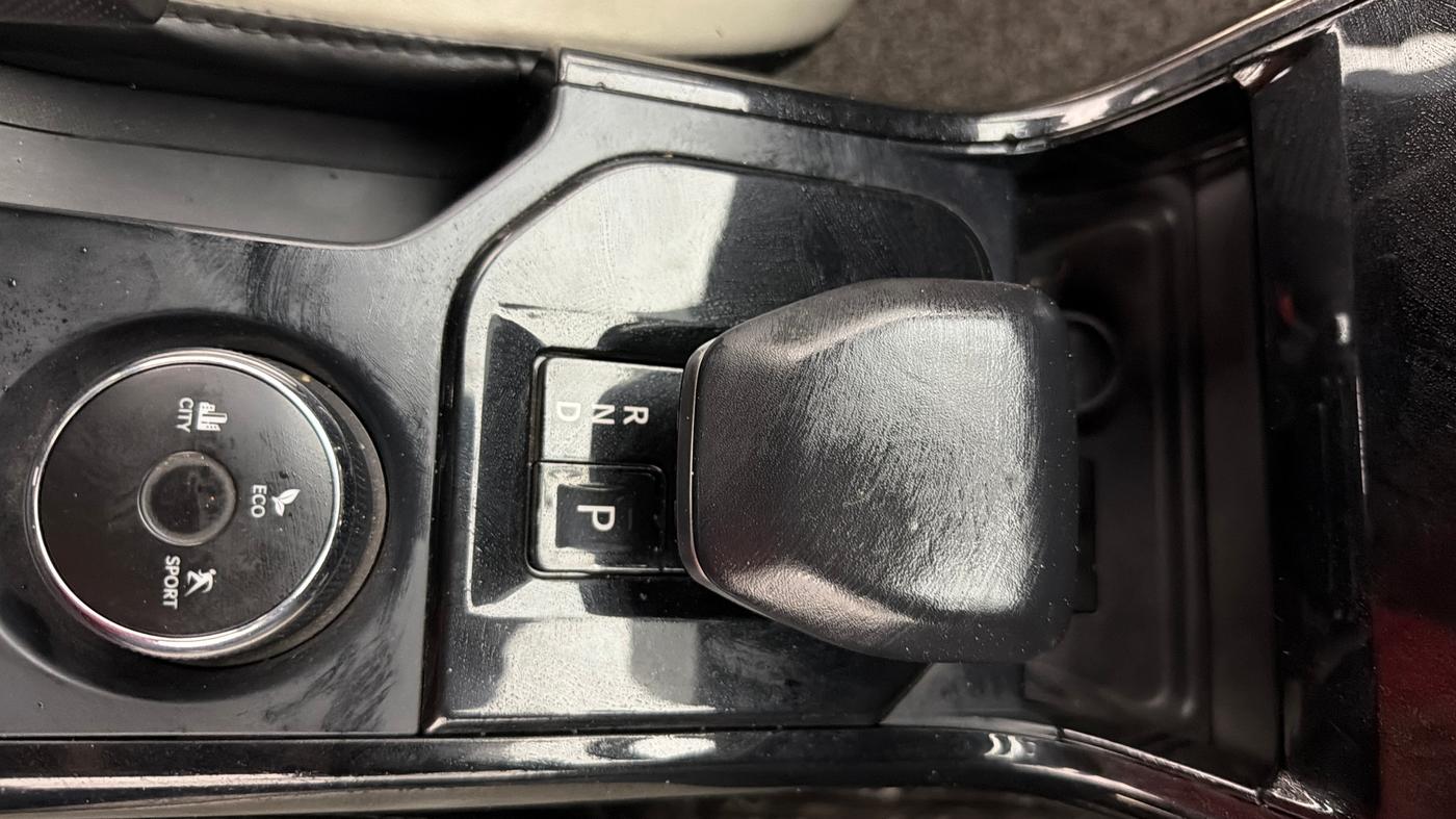 2024 Tata NEXON FEARLESS + SUNROOF DCA DUAL TONE 1.2 PETROL, Petrol, Automatic, 15,517 km, Gear Lever
