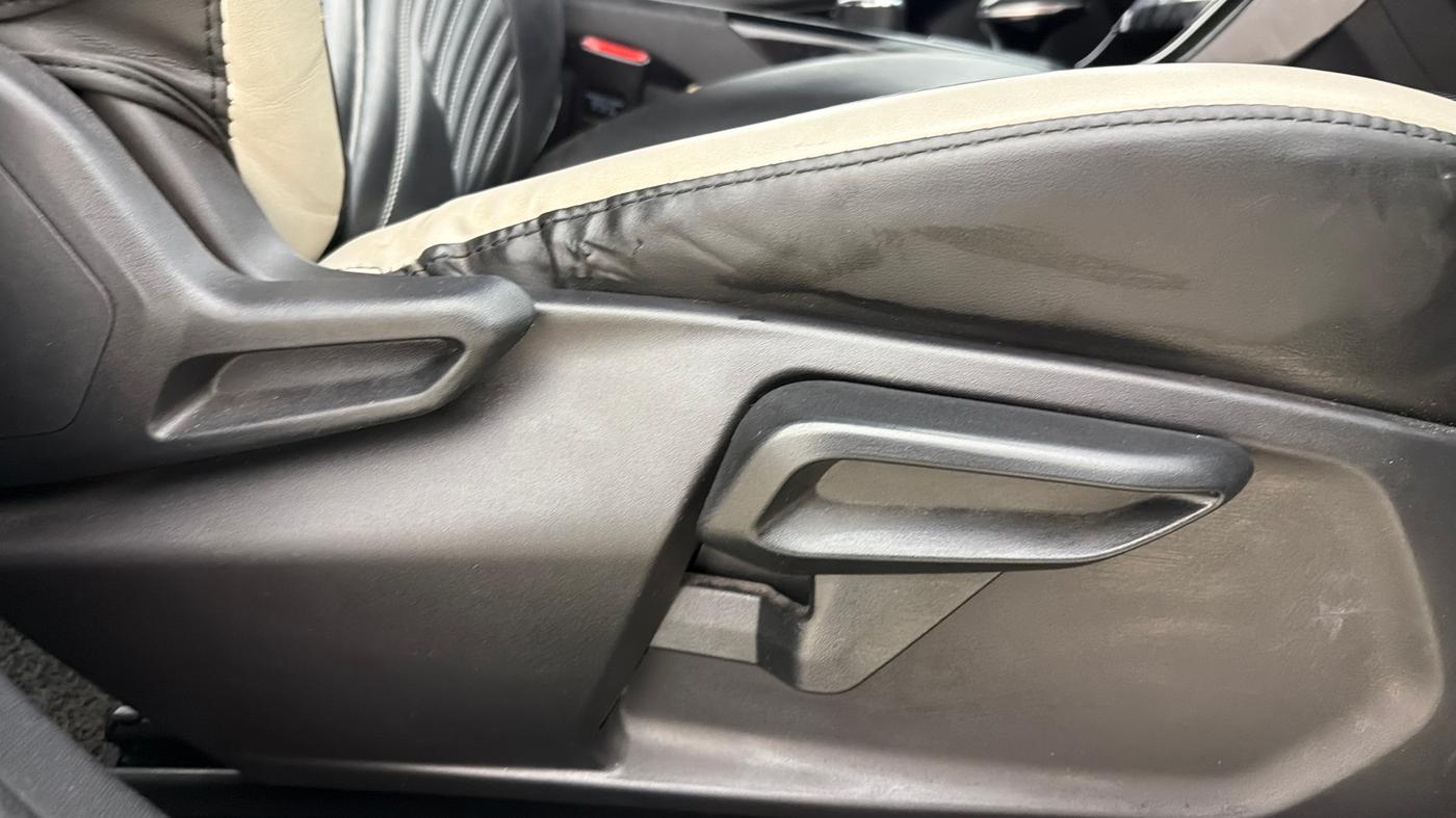 2024 Tata NEXON FEARLESS + SUNROOF DCA DUAL TONE 1.2 PETROL, Petrol, Automatic, 15,517 km, Driver Side Adjustment Panel