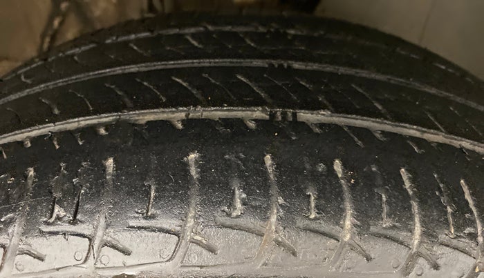 2018 Volkswagen Polo COMFORTLINE 1.0 PETROL, Petrol, Manual, 64,581 km, Right Front Tyre Tread