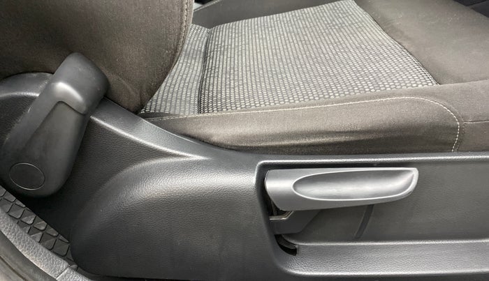 2018 Volkswagen Polo COMFORTLINE 1.0 PETROL, Petrol, Manual, 64,581 km, Driver Side Adjustment Panel