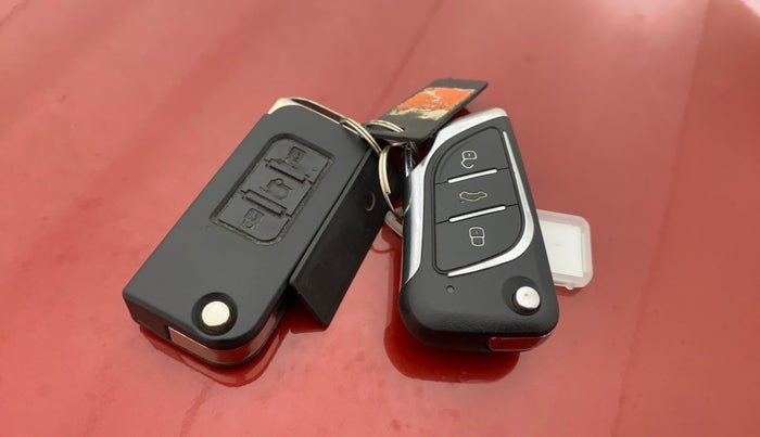 2016 Mahindra XUV500 W4, Diesel, Manual, 1,02,852 km, Key Close Up