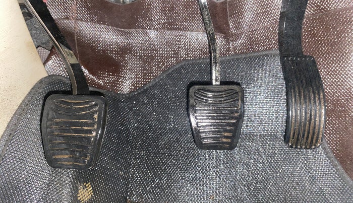 2016 Mahindra XUV500 W4, Diesel, Manual, 1,02,852 km, Pedals