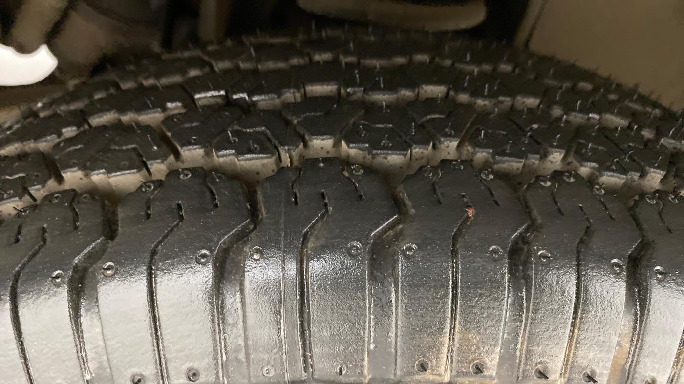 2012 Mahindra Xylo E8 ABS BS IV, Diesel, Manual, 56,189 km, Right Front Tyre Tread