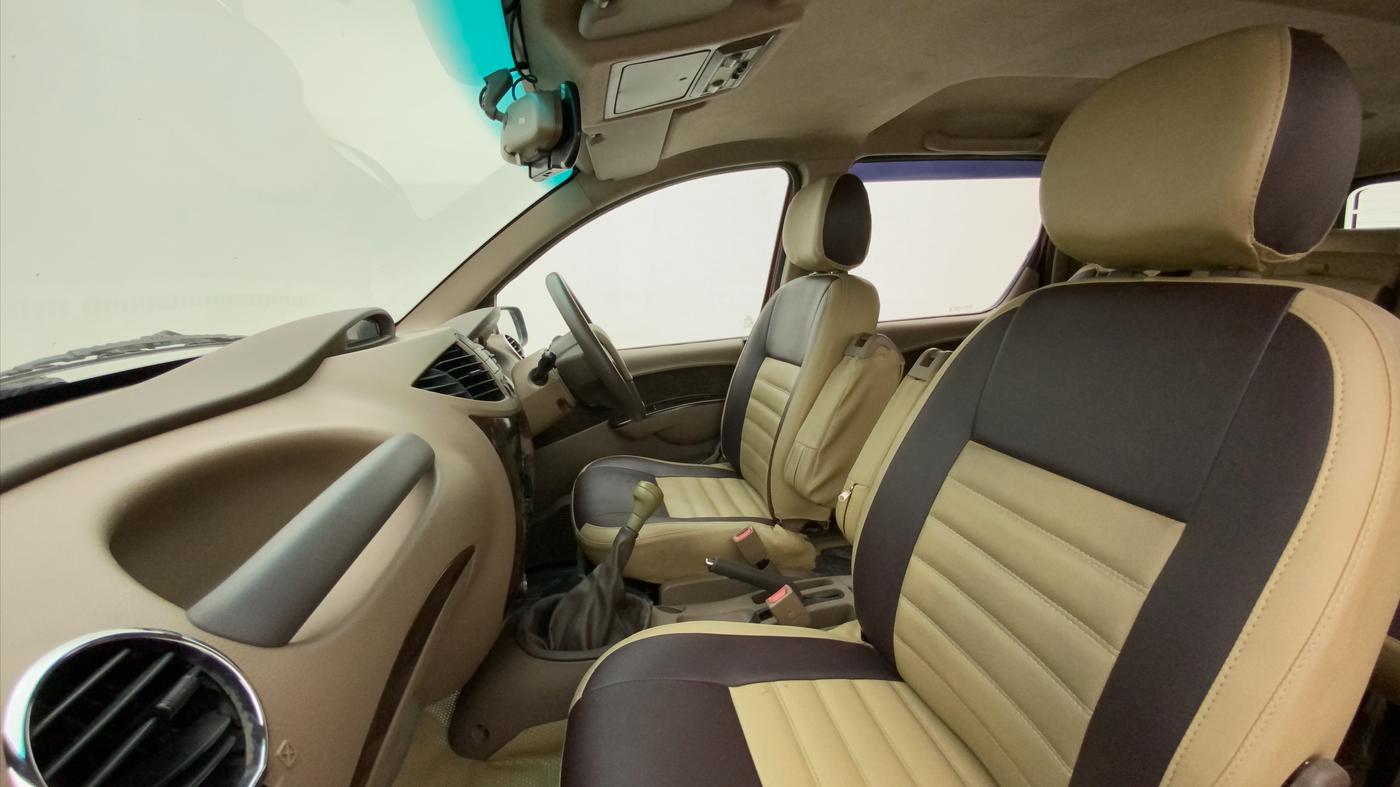 2012 Mahindra Xylo E8 ABS BS IV, Diesel, Manual, 56,189 km, Right Side Front Door Cabin
