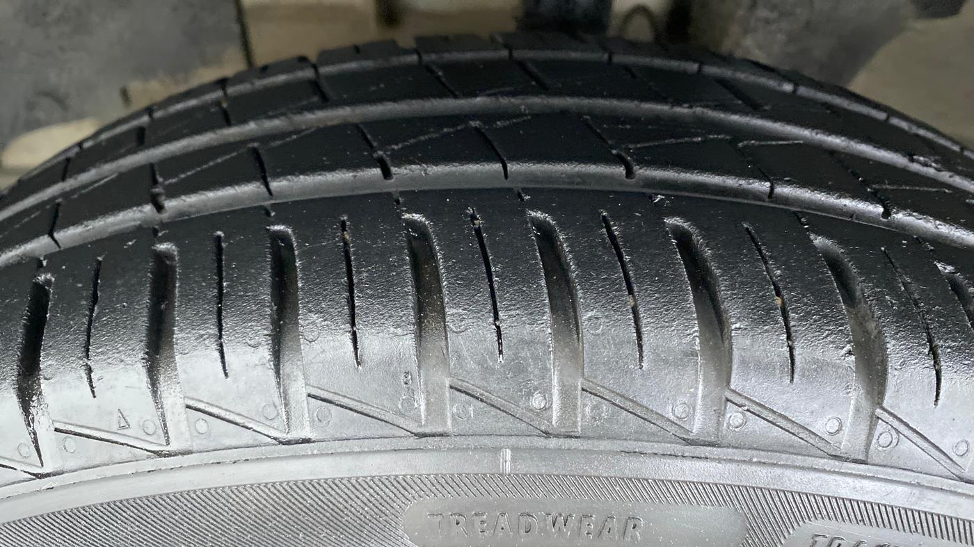 2020 Renault Kwid RXT, Petrol, Manual, 17,337 km, Left Front Tyre Tread