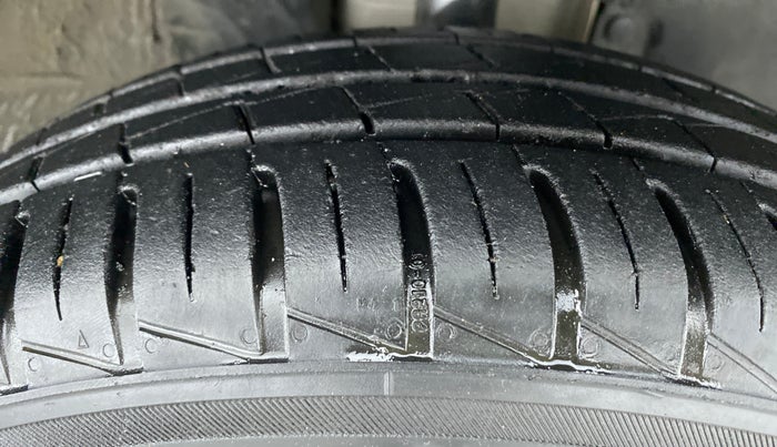 2020 Renault Kwid RXT, Petrol, Manual, 17,337 km, Right Front Tyre Tread