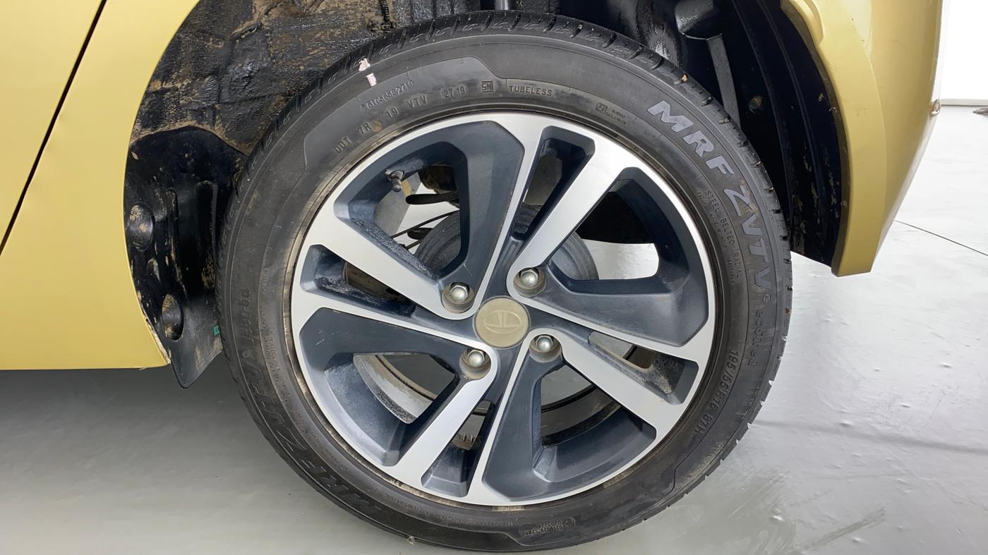 2020 Tata ALTROZ XZ 1.2, Petrol, Manual, 10,219 km, Left Rear Wheel
