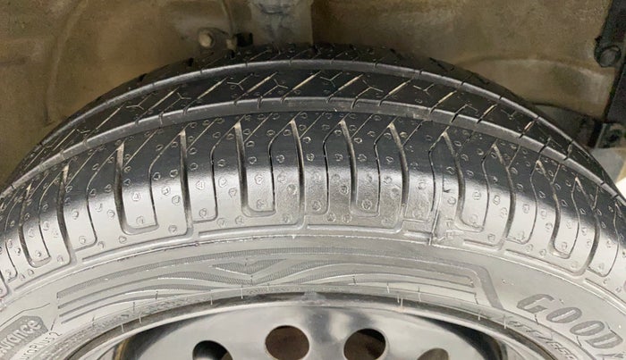 2015 Maruti Wagon R 1.0 VXI, Petrol, Manual, 31,305 km, Right Front Tyre Tread