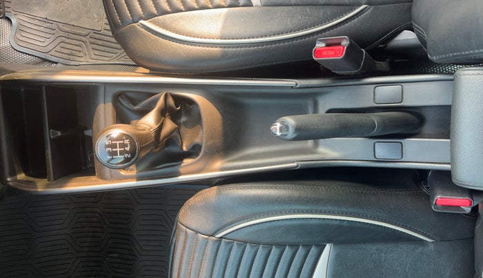 2019 Maruti Baleno ALPHA PETROL 1.2, Petrol, Manual, 1,05,514 km, Gear Lever