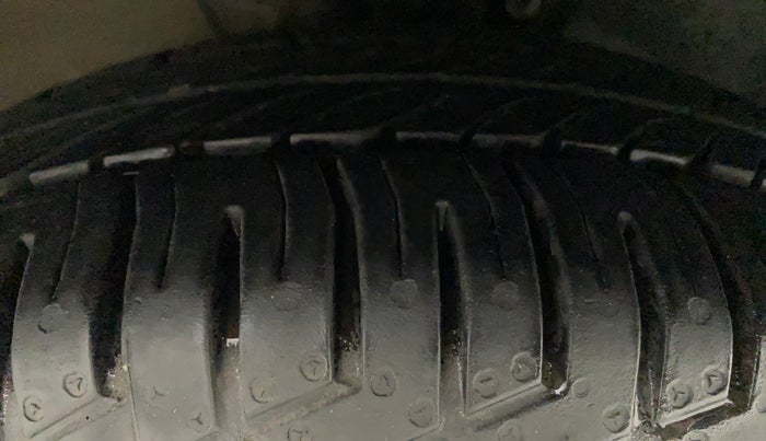 2011 Volkswagen Polo TRENDLINE 1.2L PETROL, Petrol, Manual, 91,193 km, Right Front Tyre Tread