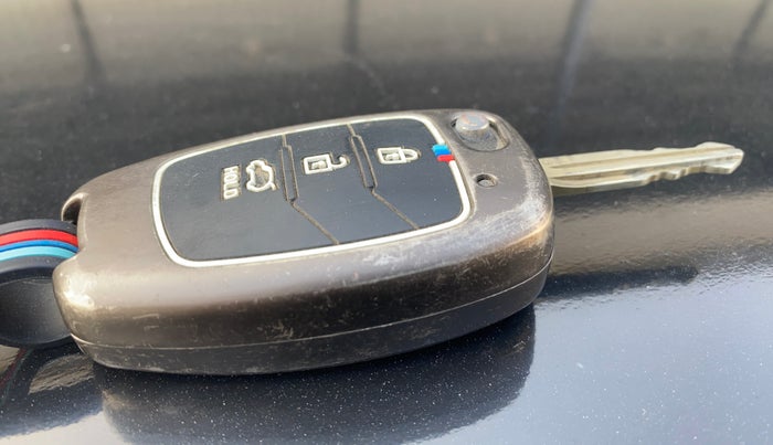 2020 Hyundai NEW I20 SPORTZ 1.0T GDI IMT, Petrol, Manual, 66,432 km, Key Close Up