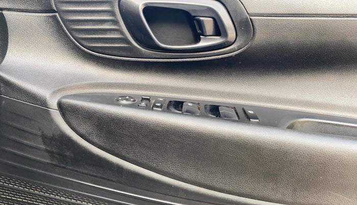 2020 Hyundai NEW I20 SPORTZ 1.0T GDI IMT, Petrol, Manual, 66,432 km, Driver Side Door Panels Control