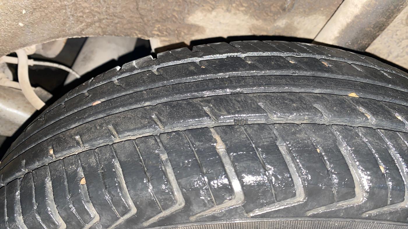 2019 Renault Kwid RXT 1.0 AMT (O), Petrol, Automatic, 50,648 km, Left Rear Tyre Tread
