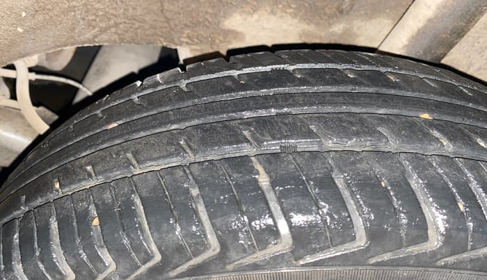 2019 Renault Kwid RXT 1.0 AMT (O), Petrol, Automatic, 50,648 km, Left Rear Tyre Tread