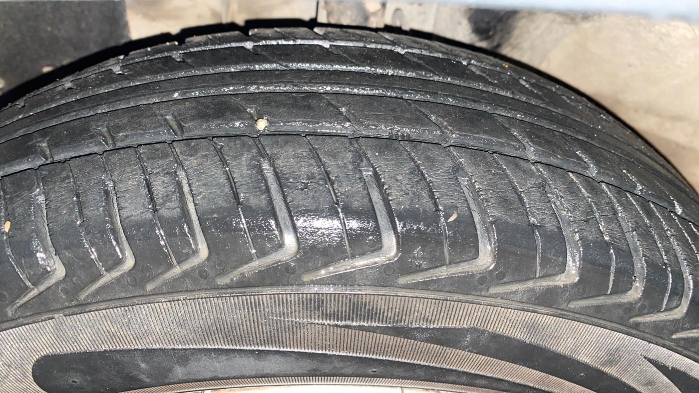 2019 Renault Kwid RXT 1.0 AMT (O), Petrol, Automatic, 50,648 km, Left Front Tyre Tread
