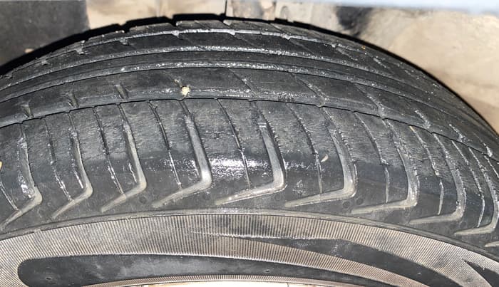 2019 Renault Kwid RXT 1.0 AMT (O), Petrol, Automatic, 50,648 km, Left Front Tyre Tread