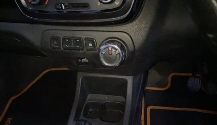 2019 Renault Kwid RXT 1.0 AMT (O), Petrol, Automatic, 50,648 km, Gear Lever