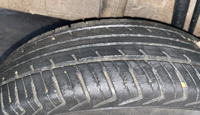 2019 Renault Kwid RXT 1.0 AMT (O), Petrol, Automatic, 50,648 km, Right Rear Tyre Tread