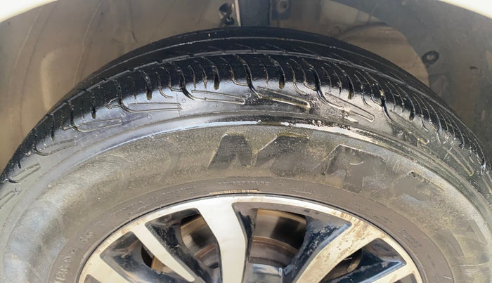 2021 Maruti Swift VXI, Petrol, Manual, 1,24,239 km, Right Front Tyre Tread