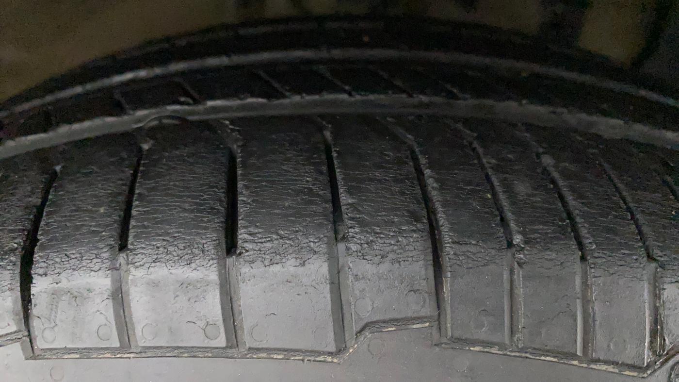 2013 Maruti Ertiga VXI, Petrol, Manual, 99,480 km, Right Front Tyre Tread