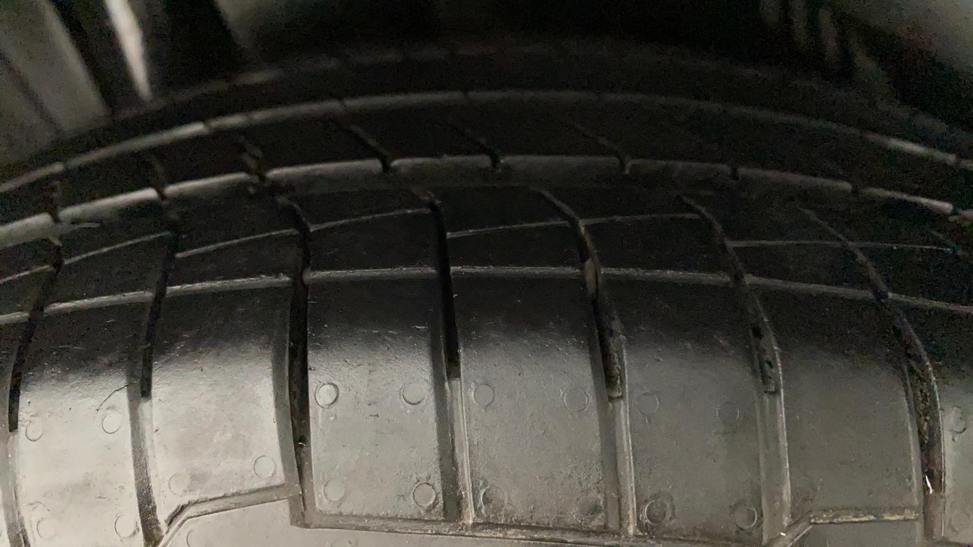 2013 Maruti Ertiga VXI, Petrol, Manual, 99,480 km, Right Rear Tyre Tread