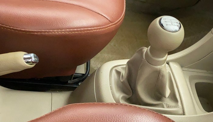 2013 Maruti Ertiga VXI, Petrol, Manual, 99,480 km, Gear Lever