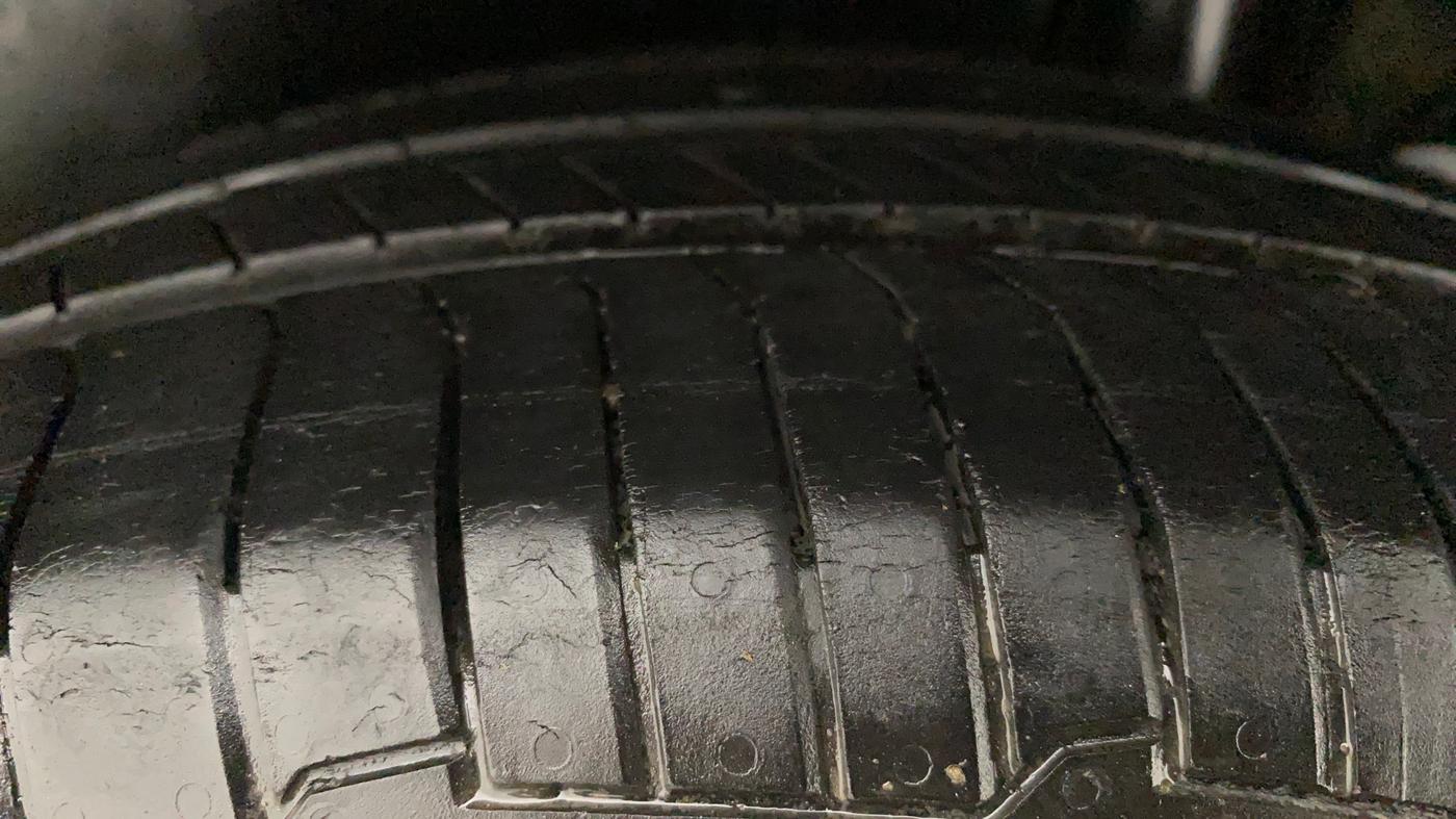 2013 Maruti Ertiga VXI, Petrol, Manual, 99,480 km, Left Rear Tyre Tread