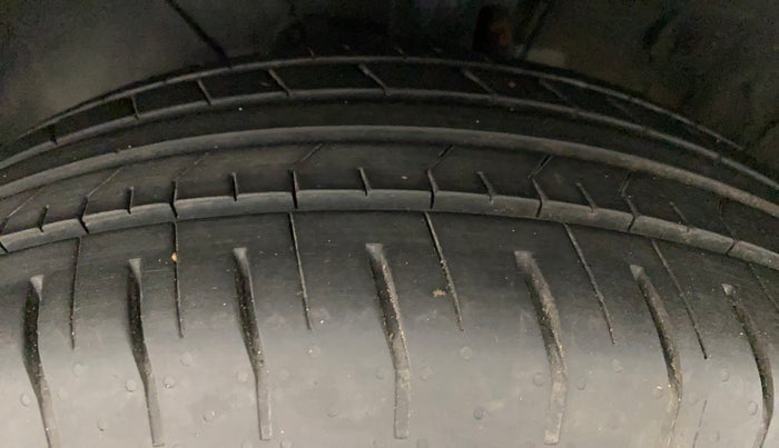2022 KIA CARENS PRESTIGE 1.5 PETROL 7 STR, Petrol, Manual, 5,367 km, Left Front Tyre Tread