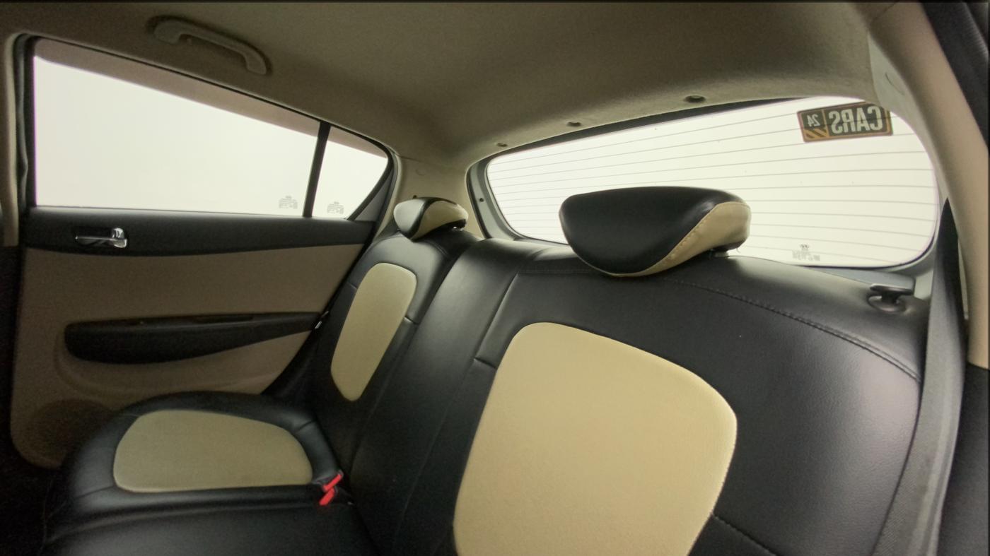 2012 Hyundai i20 SPORTZ 1.4 CRDI, Diesel, Manual, 1,01,771 km, Right Side Rear Door Cabin