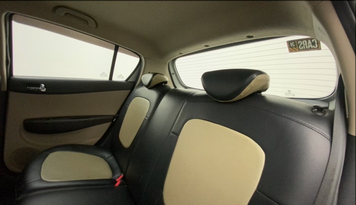 2012 Hyundai i20 SPORTZ 1.4 CRDI, Diesel, Manual, 1,01,771 km, Right Side Rear Door Cabin