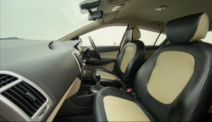 2012 Hyundai i20 SPORTZ 1.4 CRDI, Diesel, Manual, 1,01,771 km, Right Side Front Door Cabin