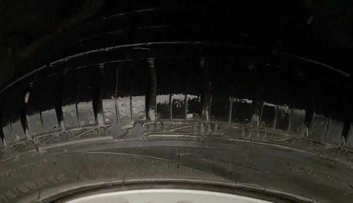 2014 Honda Amaze 1.2L I-VTEC S, Petrol, Manual, 71,263 km, Left Rear Tyre Tread