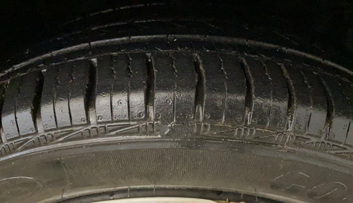 2014 Honda Amaze 1.2L I-VTEC S, Petrol, Manual, 71,263 km, Right Front Tyre Tread