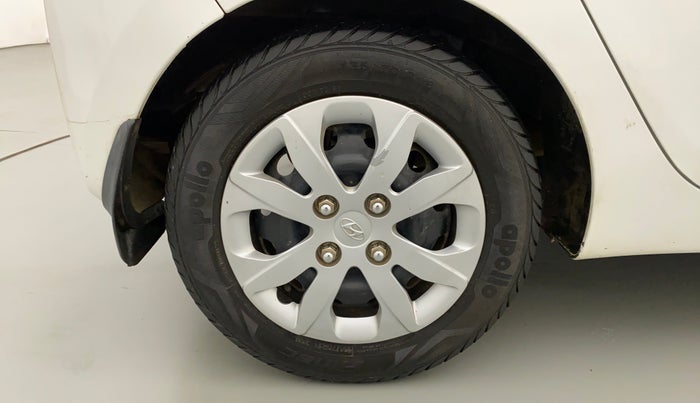 2016 Hyundai Eon SPORTZ, Petrol, Manual, 32,561 km, Right Rear Wheel