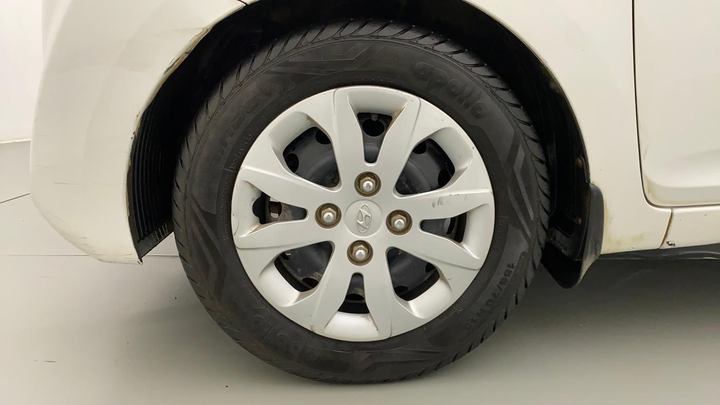2016 Hyundai Eon SPORTZ, Petrol, Manual, 32,561 km, Left Front Wheel