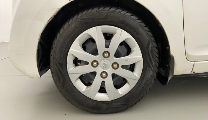2016 Hyundai Eon SPORTZ, Petrol, Manual, 32,561 km, Left Front Wheel