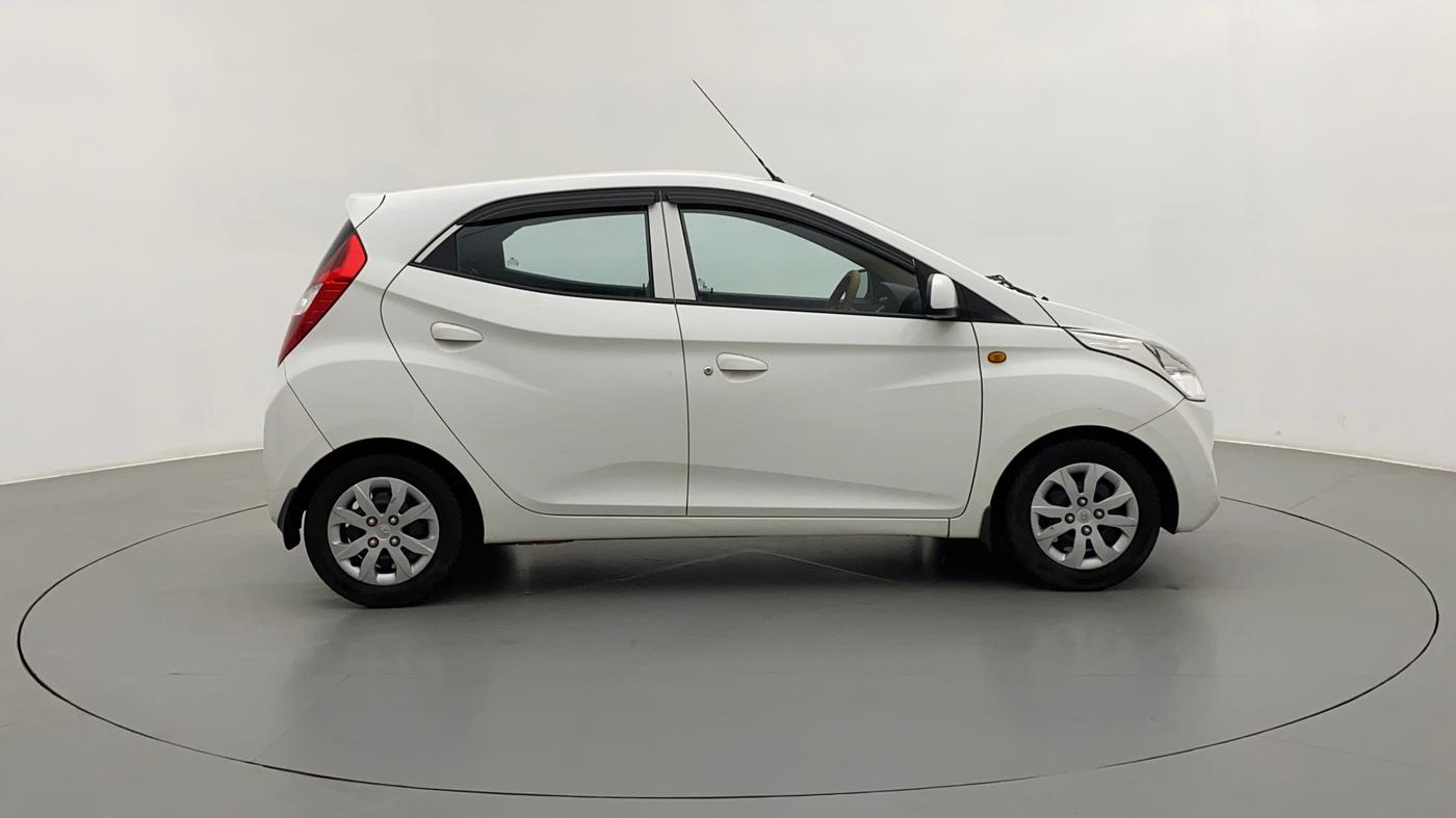 2016 Hyundai Eon SPORTZ, Petrol, Manual, 32,561 km, Right Side